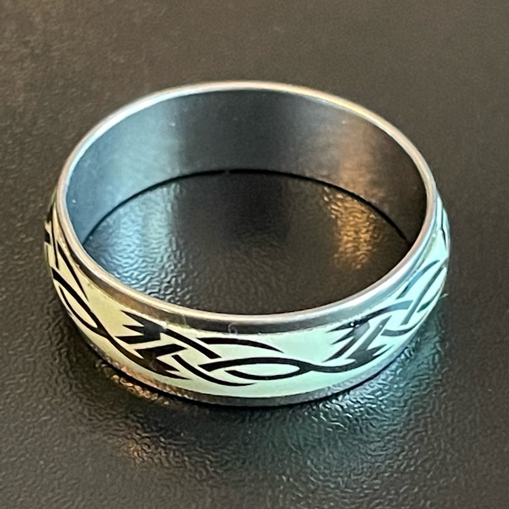 Glow in the dark cool luminous ring